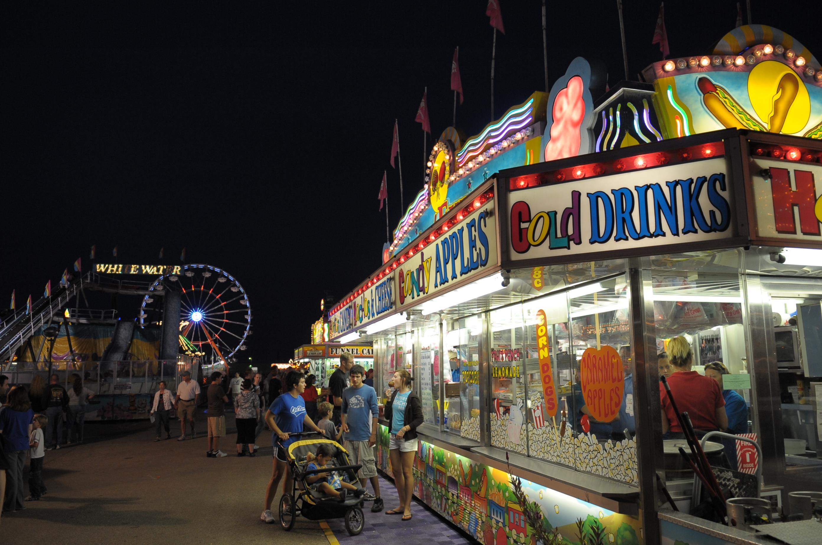 Foodstand to the front